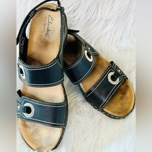 EUC‎ Clarks Black Leather Sandals Size 9.5